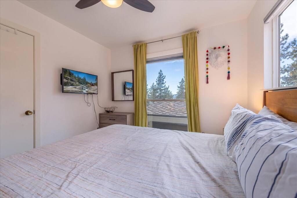 קינגס ביץ' Lake Views, Pet-Friendly Cabin With Hot-Tub In King'S Beach מראה חיצוני תמונה