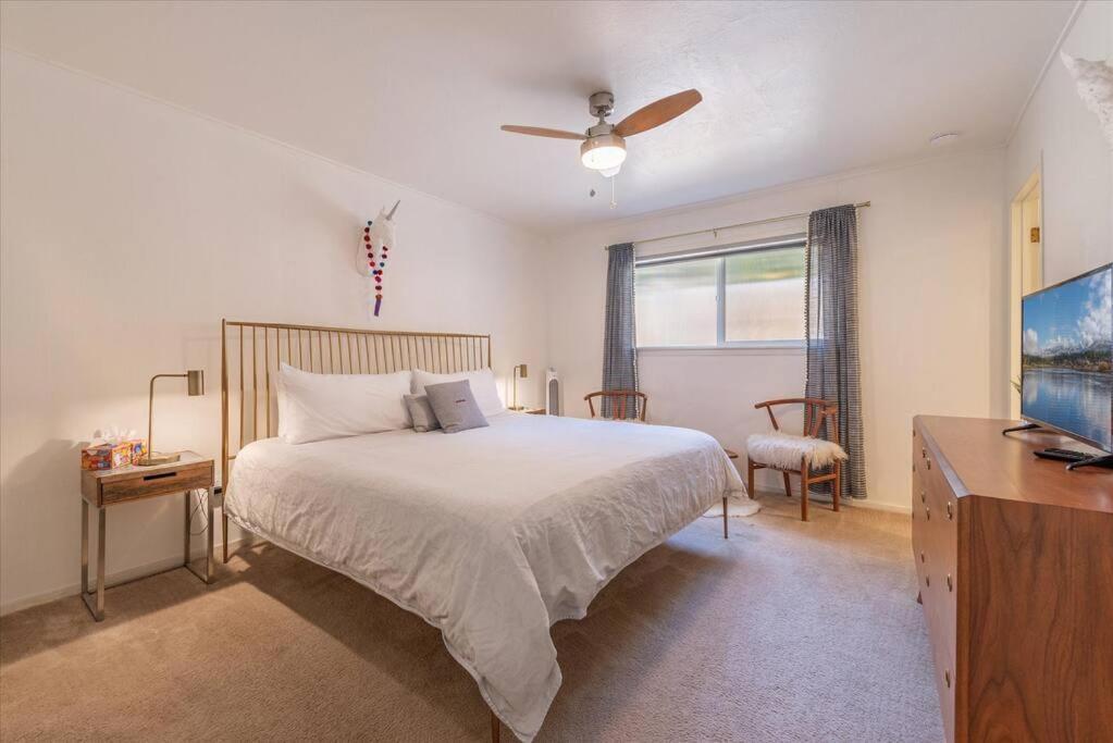 קינגס ביץ' Lake Views, Pet-Friendly Cabin With Hot-Tub In King'S Beach מראה חיצוני תמונה