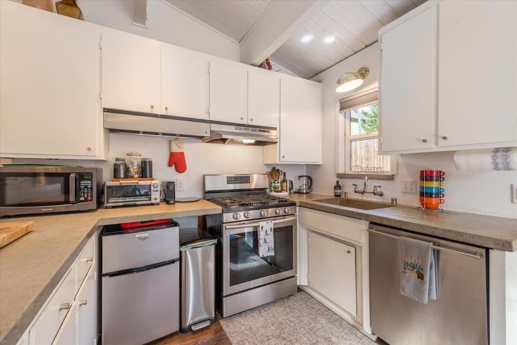 קינגס ביץ' Lake Views, Pet-Friendly Cabin With Hot-Tub In King'S Beach מראה חיצוני תמונה